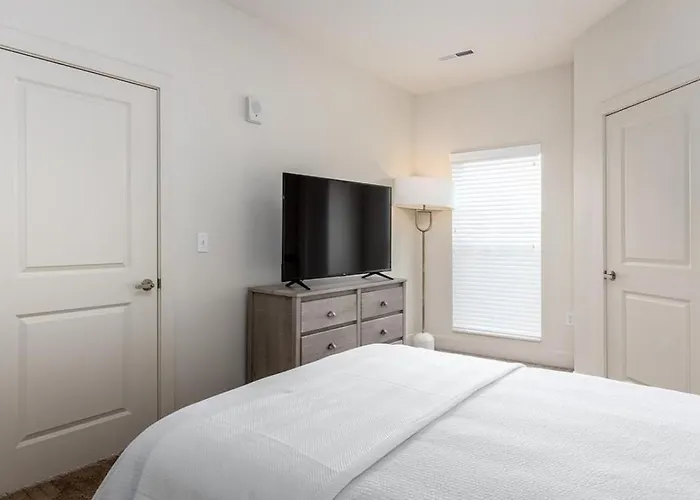 Apartment Landing Modern With Amazing Amenities